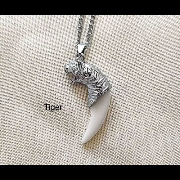 MENS TIGER ON WOLF TOOTH NECKLACE - Picture 1 of 2
